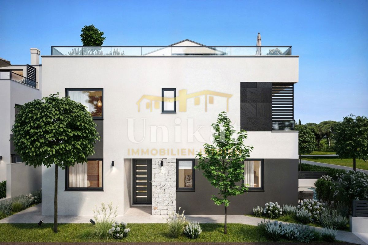 Dvojna hiša v Poreču, vrt, bazen in strešna terasa